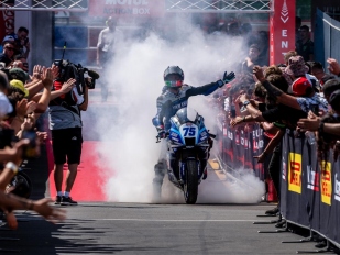 Hlavní obrázek k článku: Vítězem Arenas, 25. Vostatek, König DNF