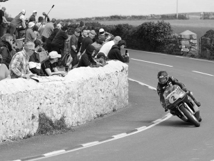 Hlavní obrázek k článku: Oversby (68) zemřel na závodě Pre-TT