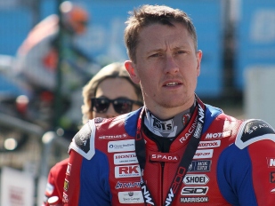 Hlavní obrázek k článku: Tourist Trophy 2026 skončila, Dean Harrison byl prohlášen vítězem Senior TT