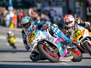 Hlavní obrázek k článku: Červený a K. Pešek vyhráli Sportbike v Hořicích