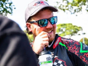 Hlavní obrázek k článku: Finále letošního Manx Grand Prix, dva trumfy Johnnyho Stewarta
