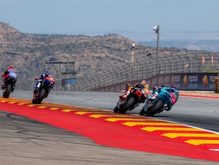 Hlavní obrázek k článku: Moto2 vyhrál Lopez, Salač out