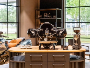 Big Coffee Boxer od BMW Motorrad: stylový kávovar