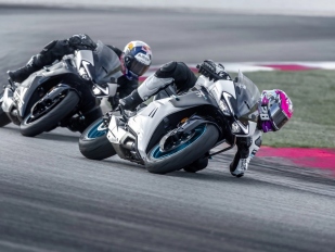 Hlavní obrázek k článku: CFMOTO vstupuje do světového šampionátu žen WorldWCR