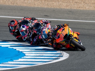 Hlavní obrázek k článku: Vítězem Moto2 se stal Senna Agius, 14. Salač