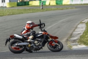 1 Ducati Hypermotard 698 MONO test (4)