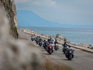 Road is Calling: Atény v sedle Harley-Davidson