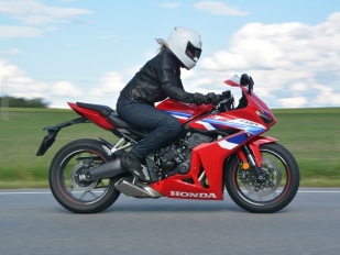 Test Honda CBR650R 2024 E-Clutch: supersport s automatickou spojkou