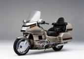 1 Honda GL1800 Gold Wing Tour 2025 50 vyroci (3)