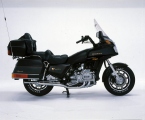 1 Honda GL1800 Gold Wing Tour 2025 50 vyroci (9)