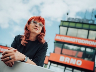 Hlavní obrázek k článku: Ivana Ulmanová končí ve vedení Automotodromu Brno, vedla jej více než 18 let