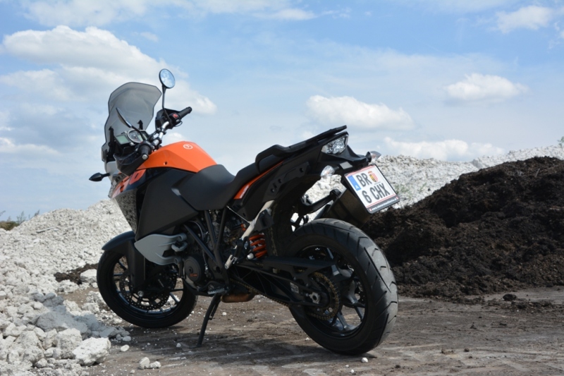 Test KTM 1050 Adventure 2015: rakouská šlechtična - 17 - 1 KTM 1050 Adventure 2015 test01