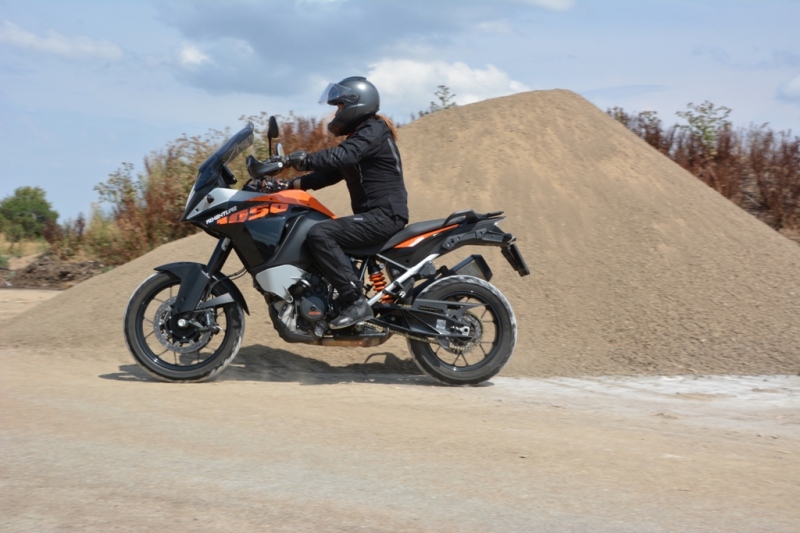 Test KTM 1050 Adventure 2015: rakouská šlechtična - 8 - 3 KTM 1050 Adventure 2015 test29