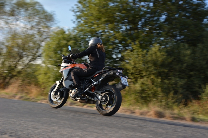 Test KTM 1050 Adventure 2015: rakouská šlechtična - 5 - 3 KTM 1050 Adventure 2015 test33