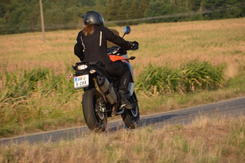 Test KTM 1050 Adventure 2015: rakouská šlechtična - 3 - 3 KTM 1050 Adventure 2015 test35