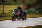 1 KTM 1390 Super Duke GT (2)