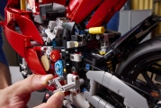 1 Lego Ducati Panigale V4S (10)