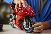 1 Lego Ducati Panigale V4S (1)