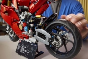 1 Lego Ducati Panigale V4S (9)