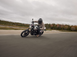 Triumph Tracker 400: ze světa flat-tracku