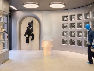 Vespa koncept store Miláno: The Empty Space