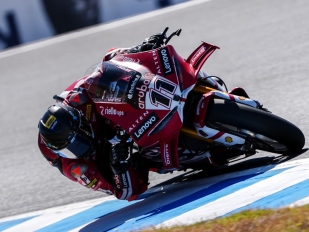 Hlavní obrázek k článku: Superbike: Nejrychlejším Bulega před A. Lowesem a S. Lowesem