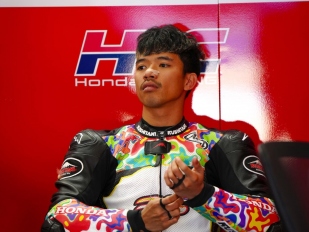 Hlavní obrázek k článku: Somkiat Chantra si zlomil předloktí