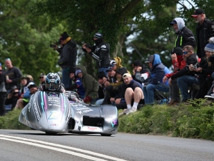 Rovněž side II pro dvojici bratří Croweových