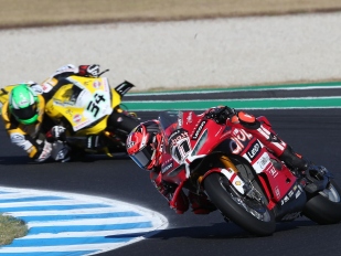 Hlavní obrázek k článku: Nicolo Bulega vévodil superbikům